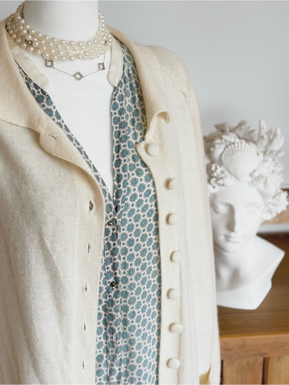 Zara 100% Mulberry Silk Floral Blouse M Ivory Teal Quiet Luxury Autumn Chic Fall - Picture 15 of 16